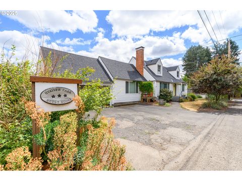 114 S PARKVIEW DR Newberg OR 97132