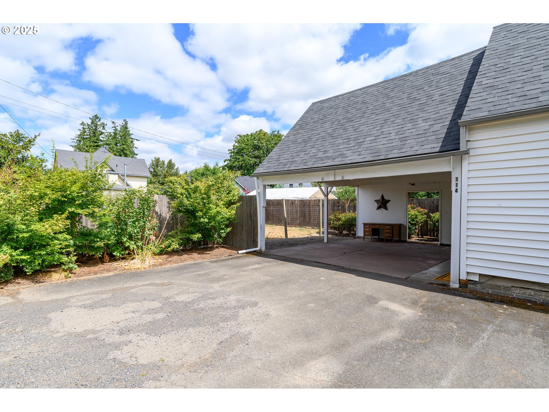 114 S PARKVIEW DR