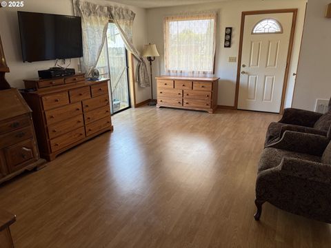 Tiny photo for 521 S 7th St, Creswell, OR 97426 (MLS # 230269206)
