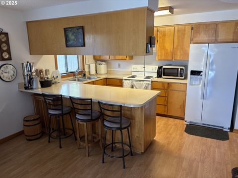 Tiny photo for 521 S 7th St, Creswell, OR 97426 (MLS # 230269206)