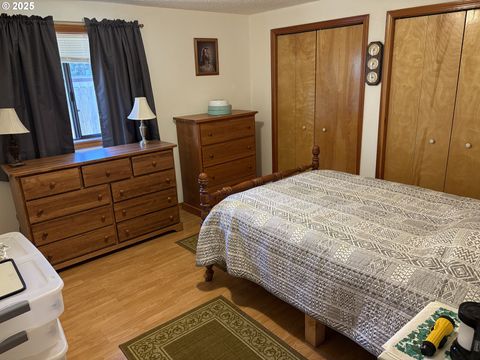 Tiny photo for 521 S 7th St, Creswell, OR 97426 (MLS # 230269206)