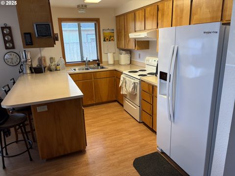 Tiny photo for 521 S 7th St, Creswell, OR 97426 (MLS # 230269206)