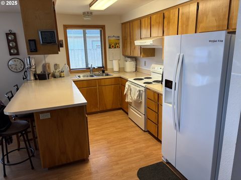 Tiny photo for 521 S 7th St, Creswell, OR 97426 (MLS # 230269206)