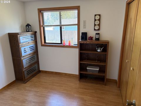 Tiny photo for 521 S 7th St, Creswell, OR 97426 (MLS # 230269206)