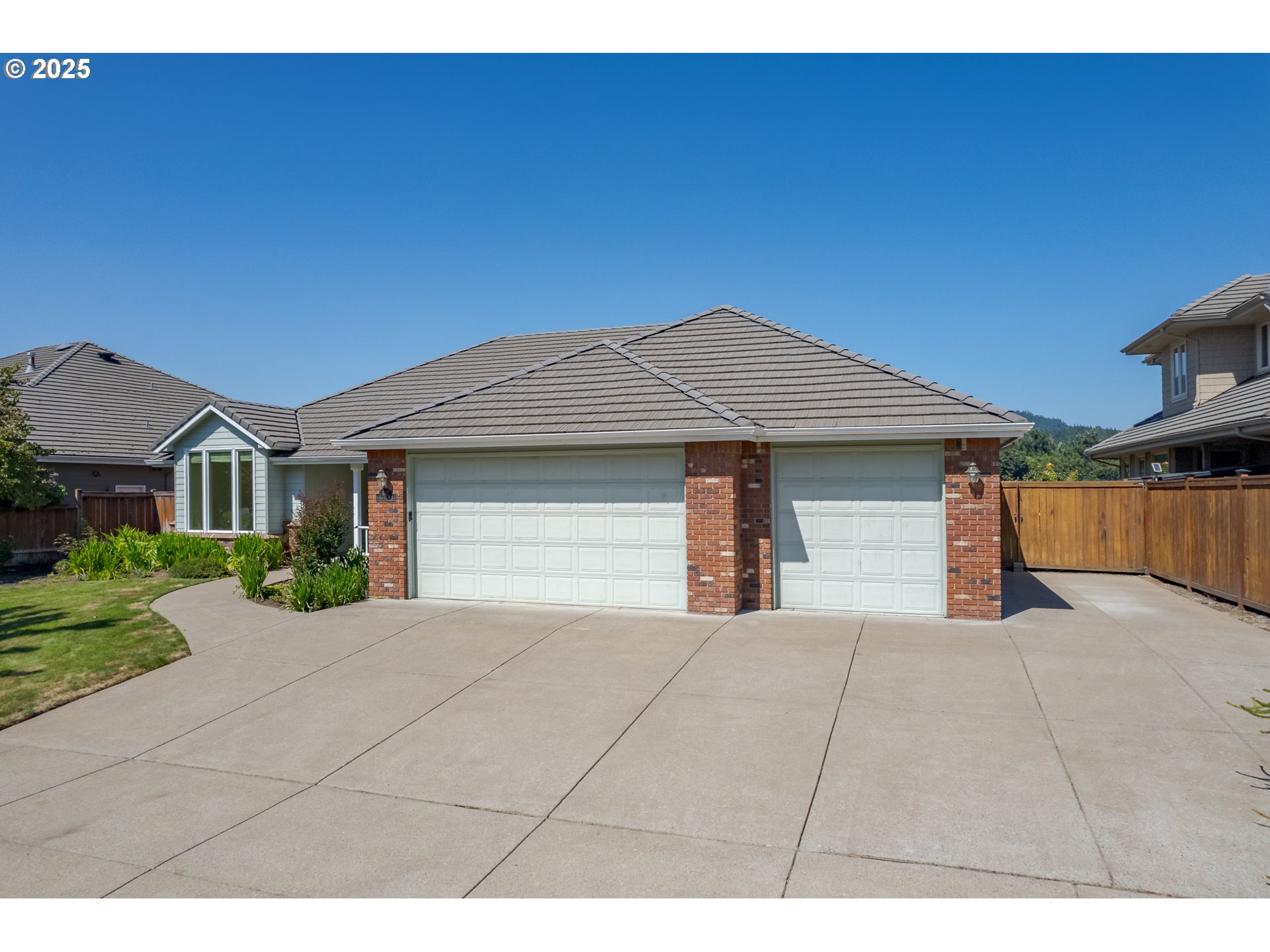 862 MCKENZIE CREST DR