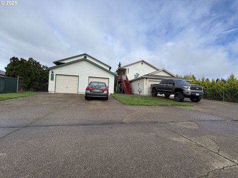 1905 17TH ST Springfield OR 97477
