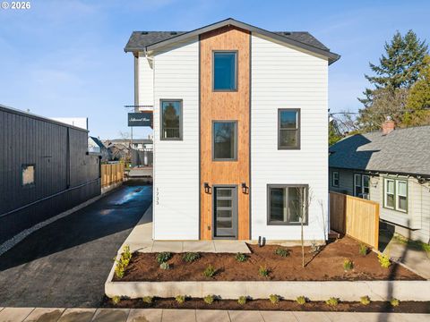 1733 SE CLATSOP ST Portland OR 97202