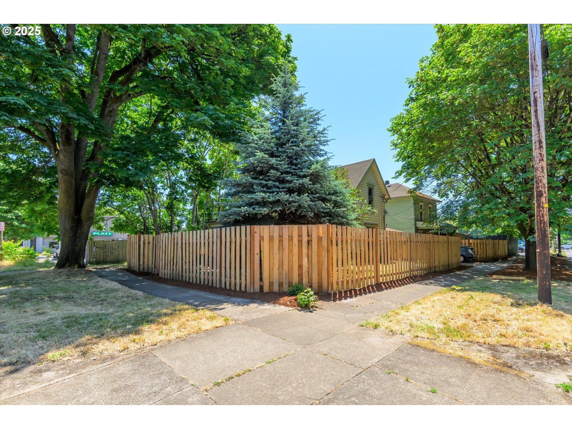 490 W 4TH AVE