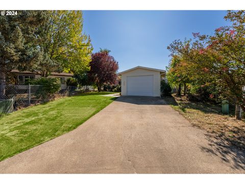 A home in Sutherlin