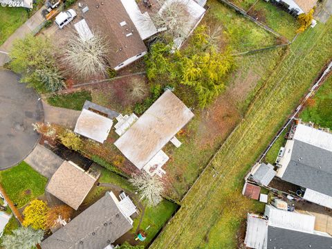 A home in Sutherlin