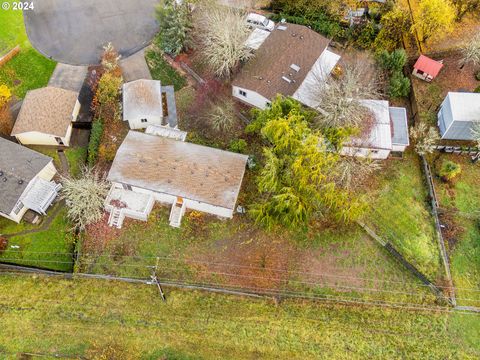 A home in Sutherlin