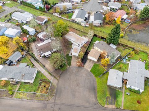 A home in Sutherlin