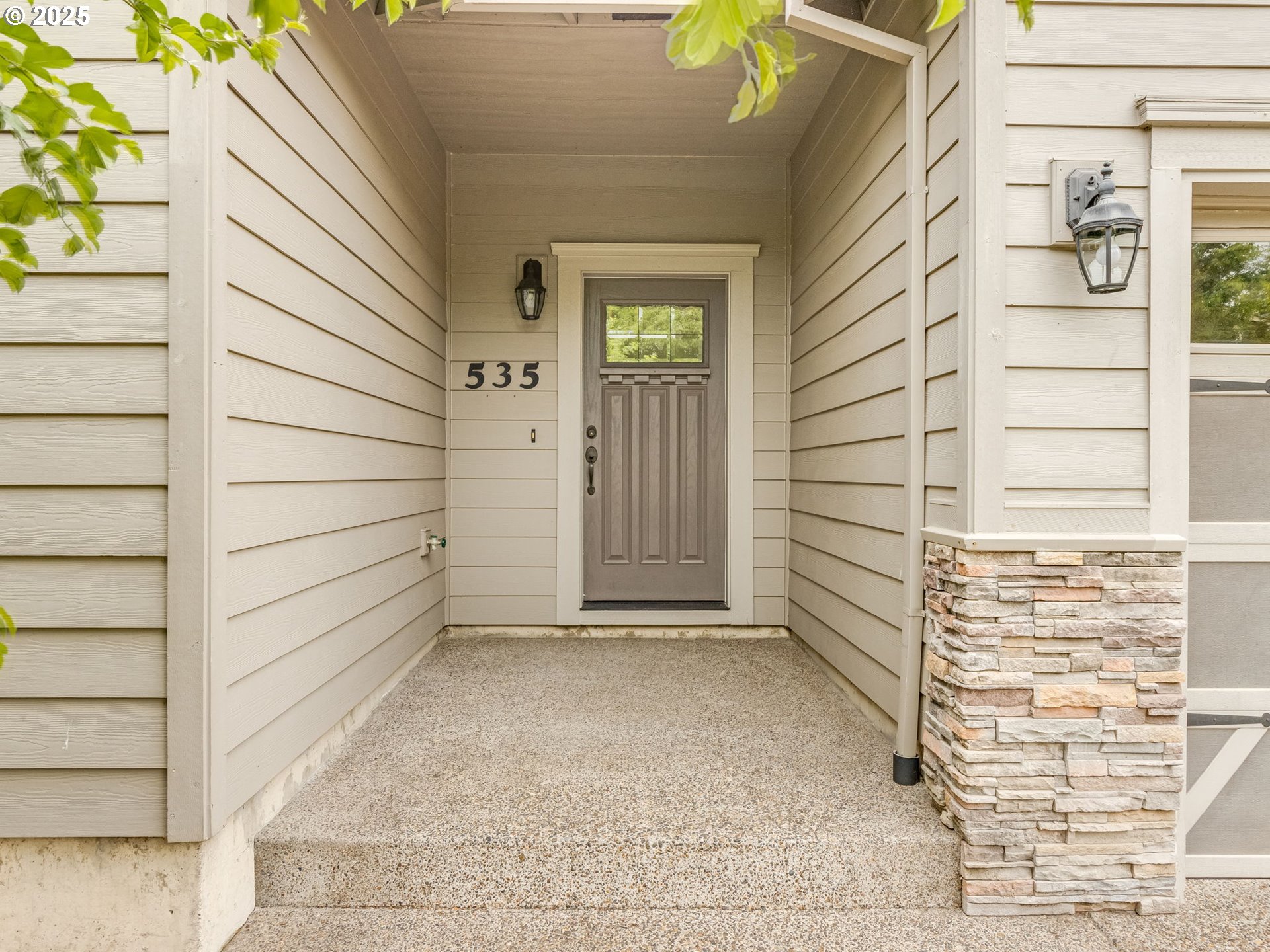 535 S DONNA DR