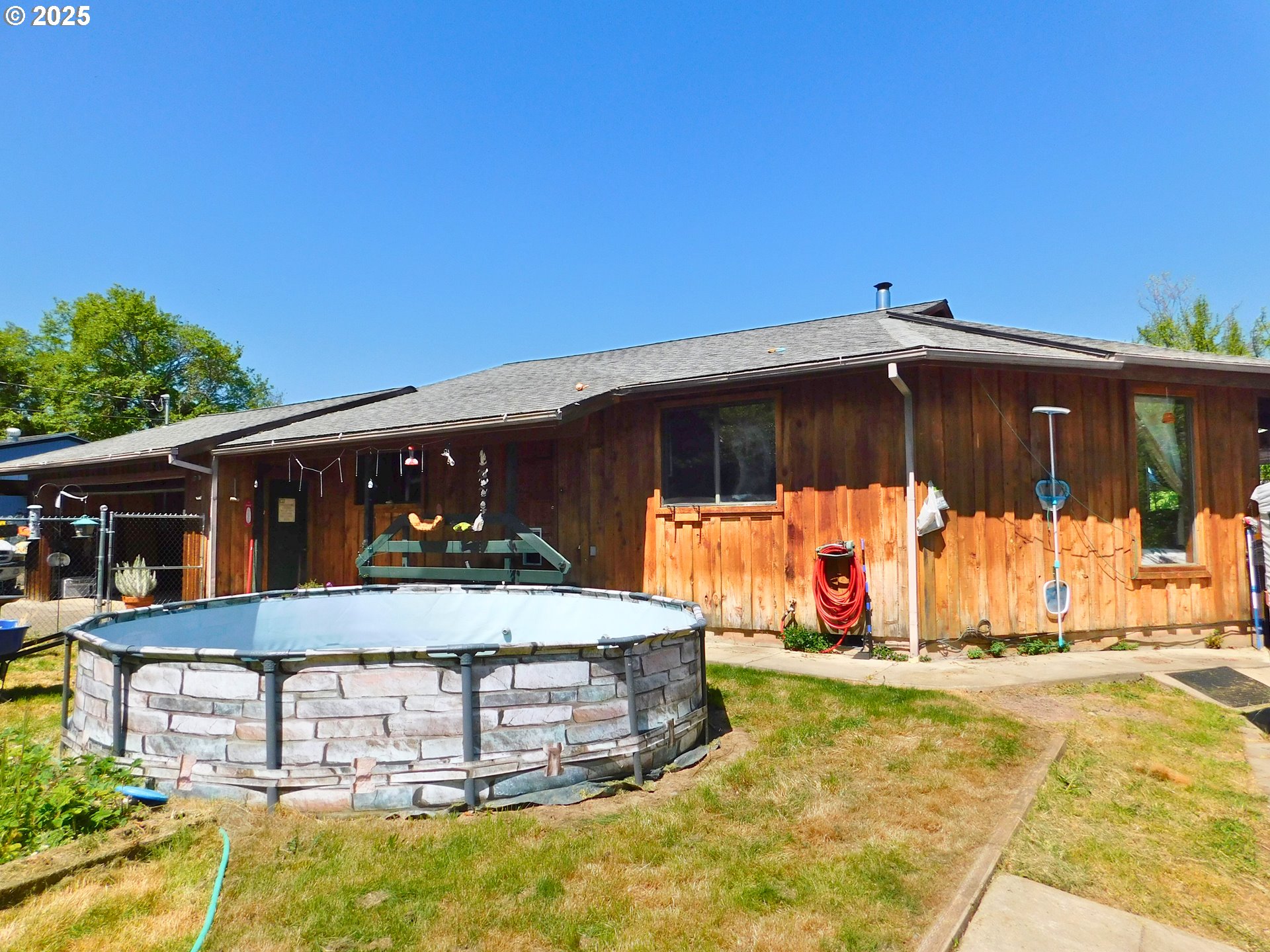 231 NE DARRELL AVE