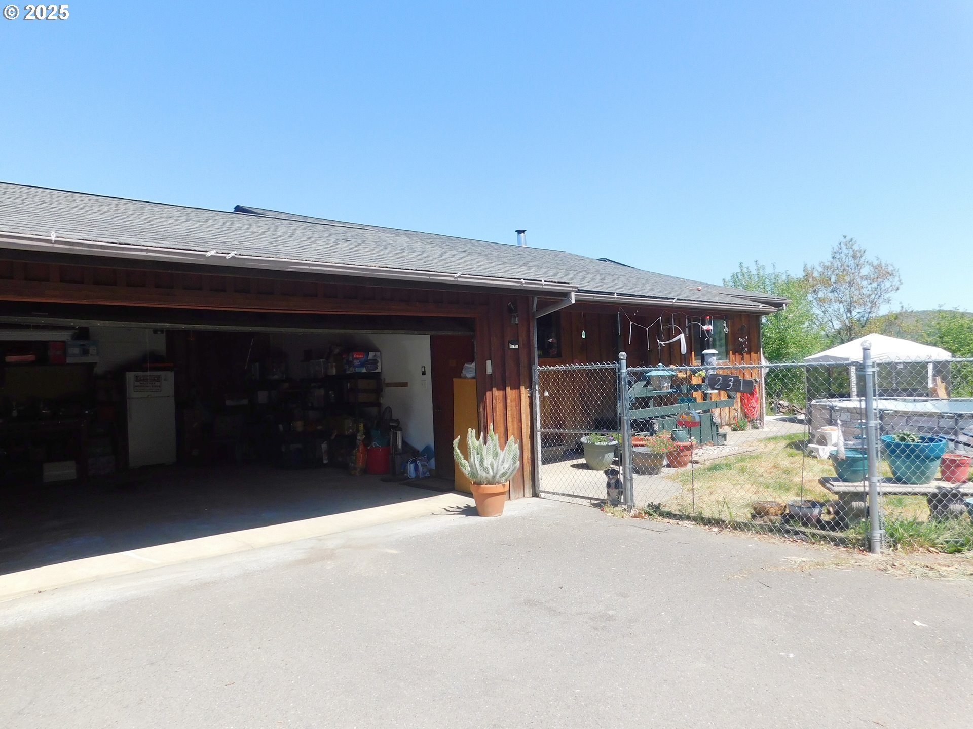 231 NE DARRELL AVE