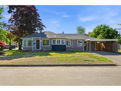 Photo of 1303 NE Logan St, McMinnville, OR 97128 (MLS # 273724572)