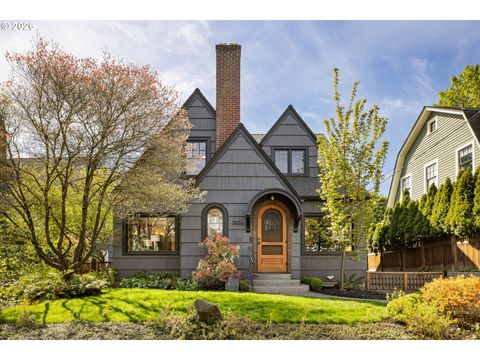 3826 NE COUCH ST Portland OR 97232