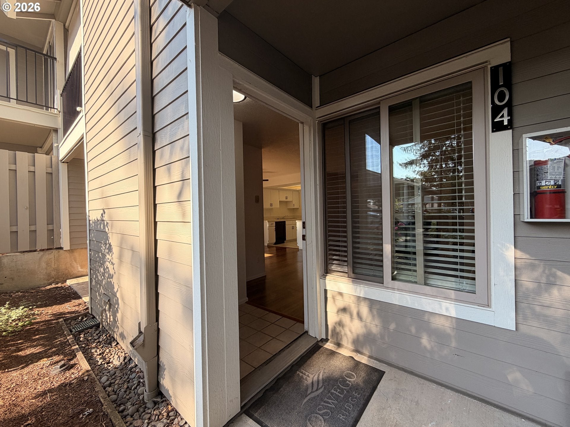 86 KINGSGATE RD F104