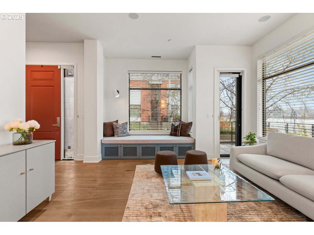 1684 NW RIVERSCAPE ST