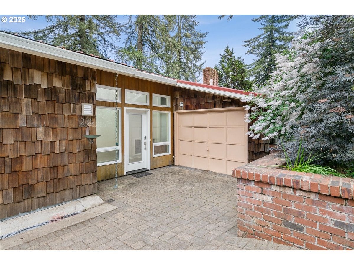 235 SE KEVIN WAY