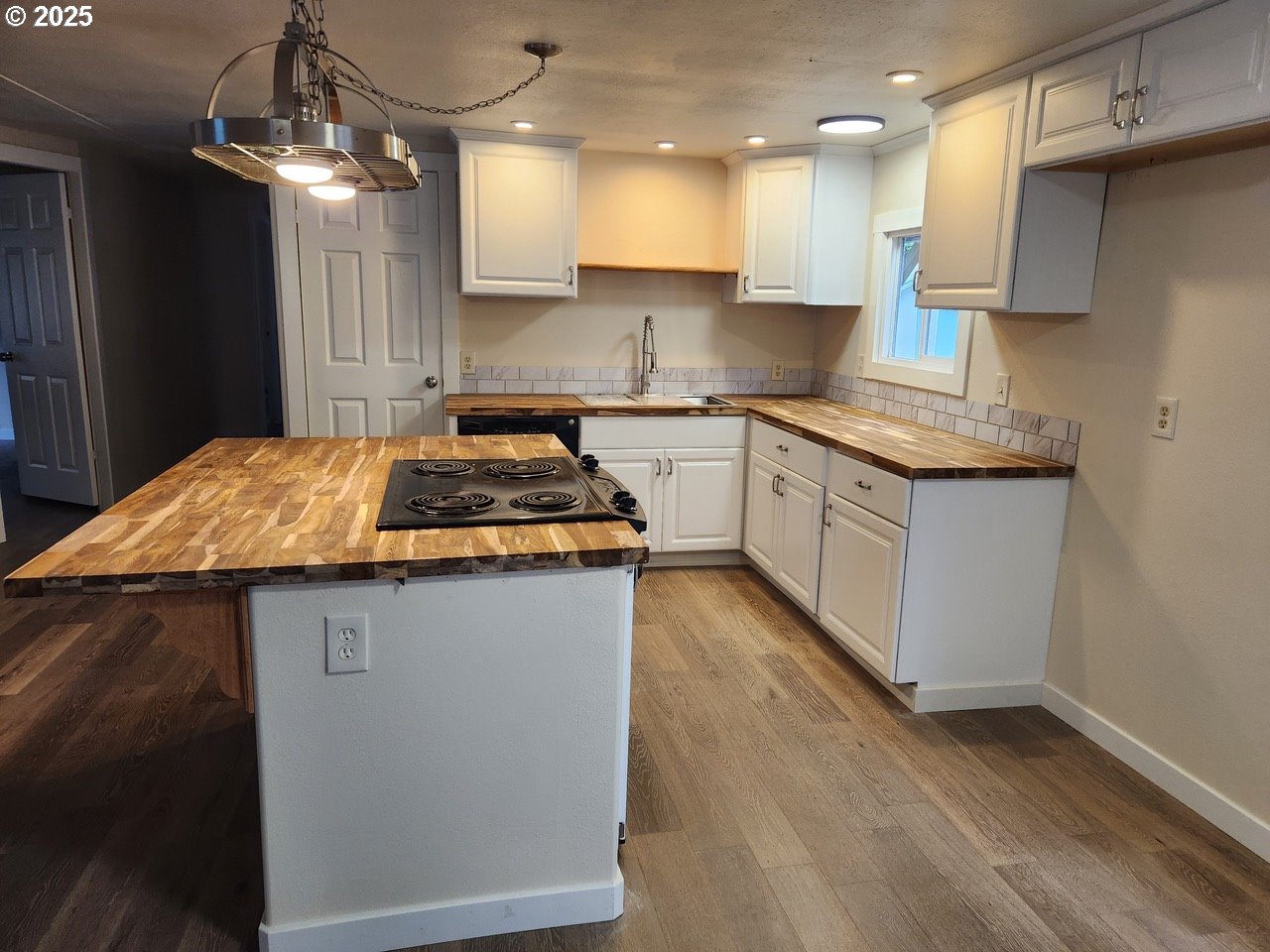 6310 N HIGHWAY 101 16