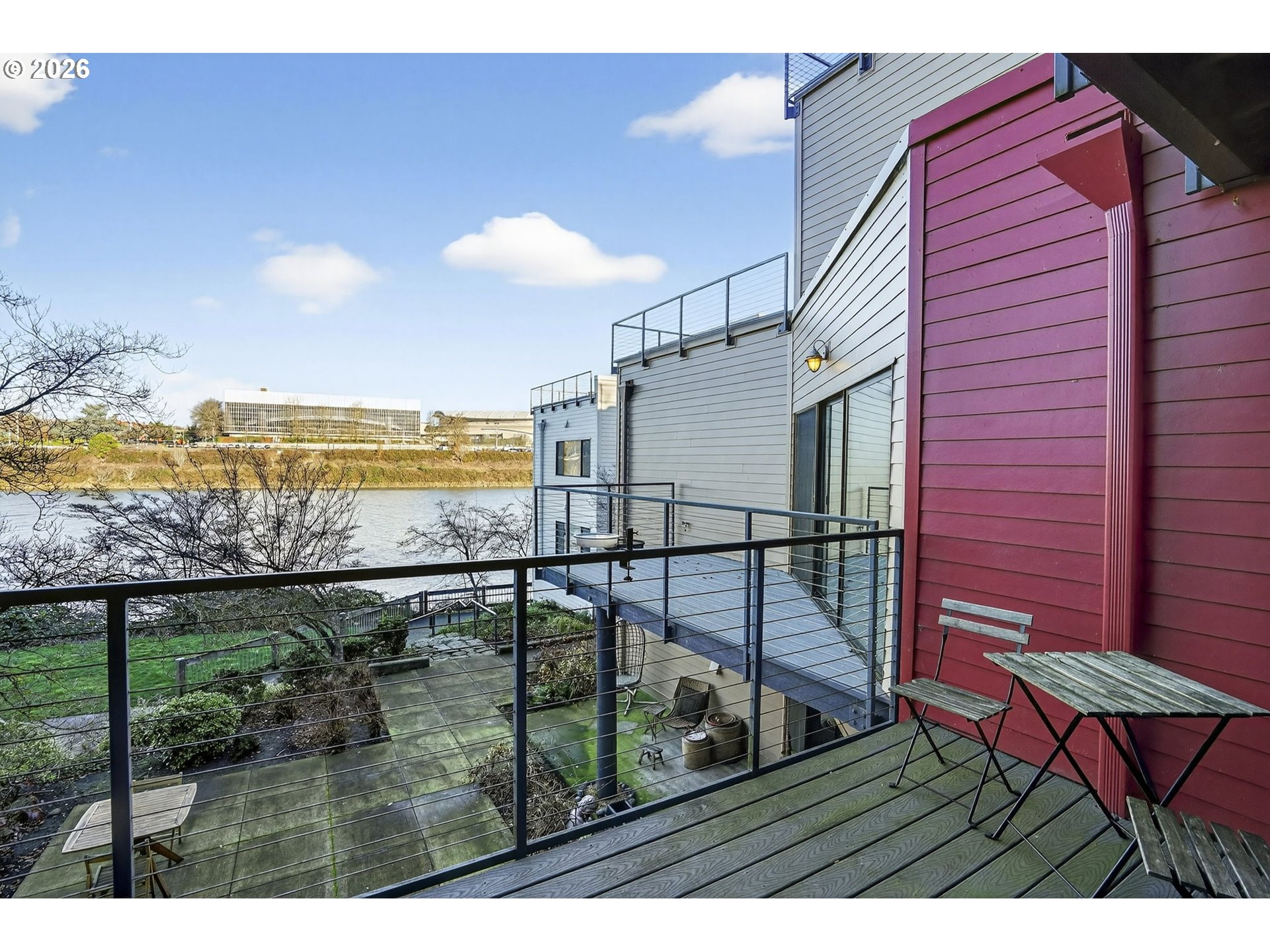 910 NW NAITO PKWY i18