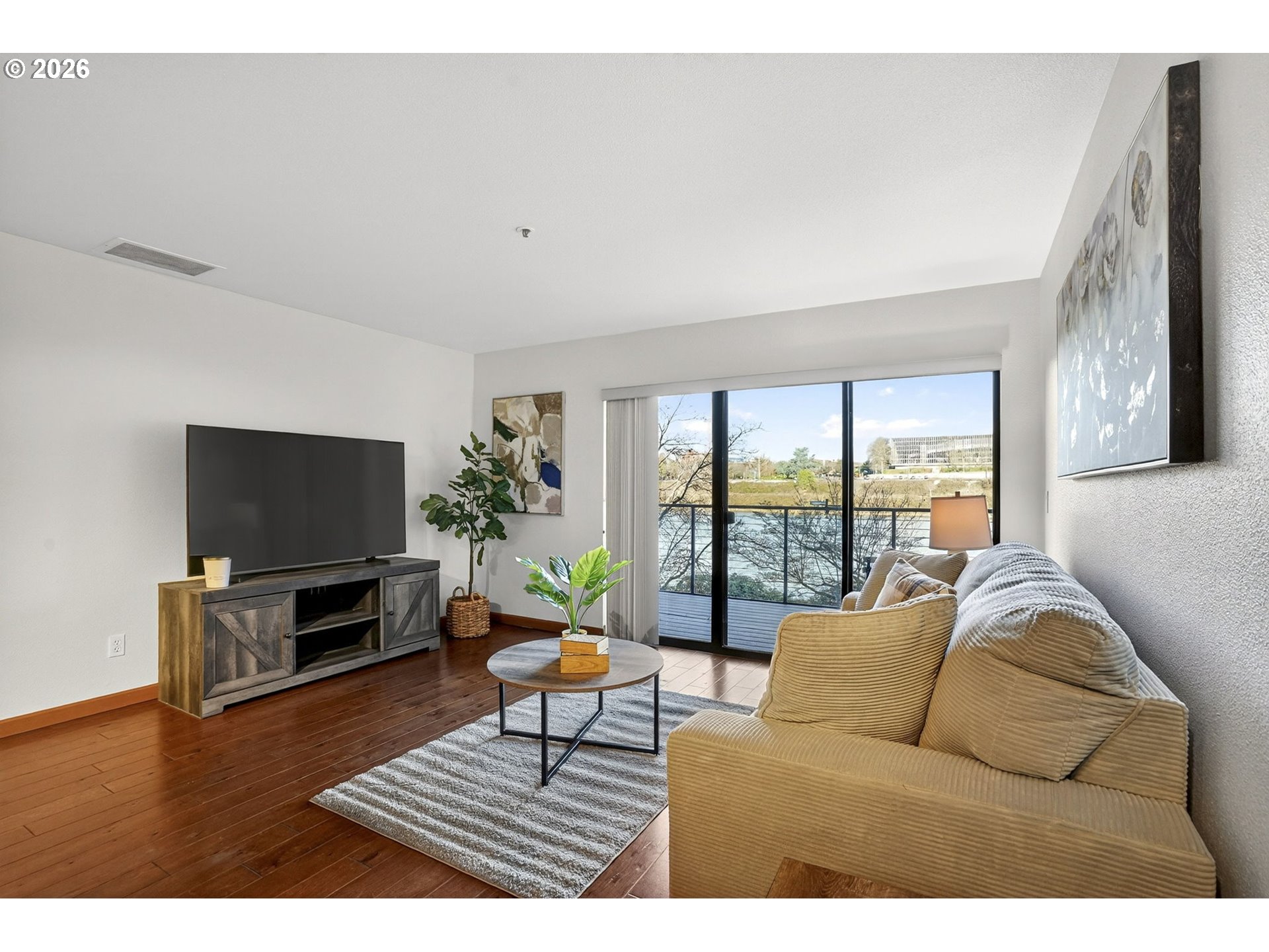 910 NW NAITO PKWY i18