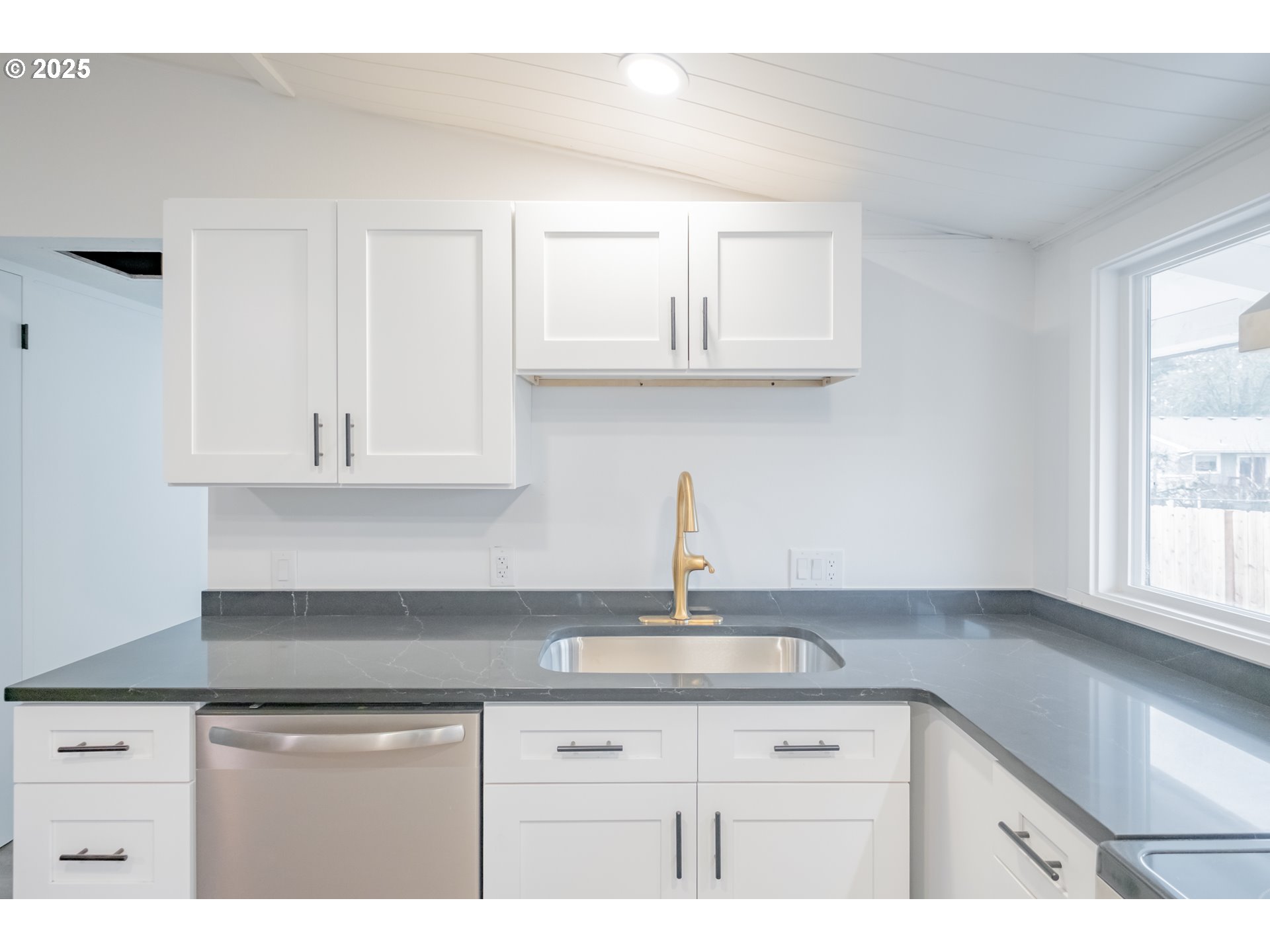 Salem, Oregon 97302, United States, 3 Bedrooms Bedrooms, ,2 BathroomsBathrooms,Residential,Active,255553