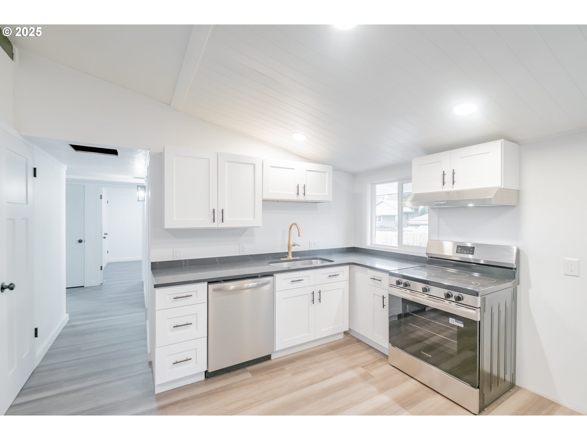 Salem, Oregon 97302, United States, 3 Bedrooms Bedrooms, ,2 BathroomsBathrooms,Residential,Active,255553