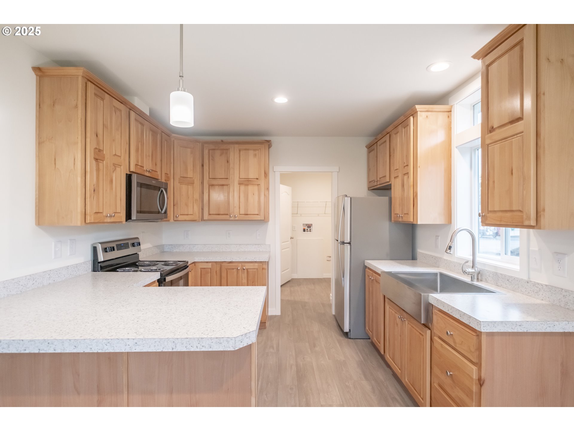 Salem, Oregon 97305, United States, 3 Bedrooms Bedrooms, ,2 BathroomsBathrooms,Residential,Active,229986