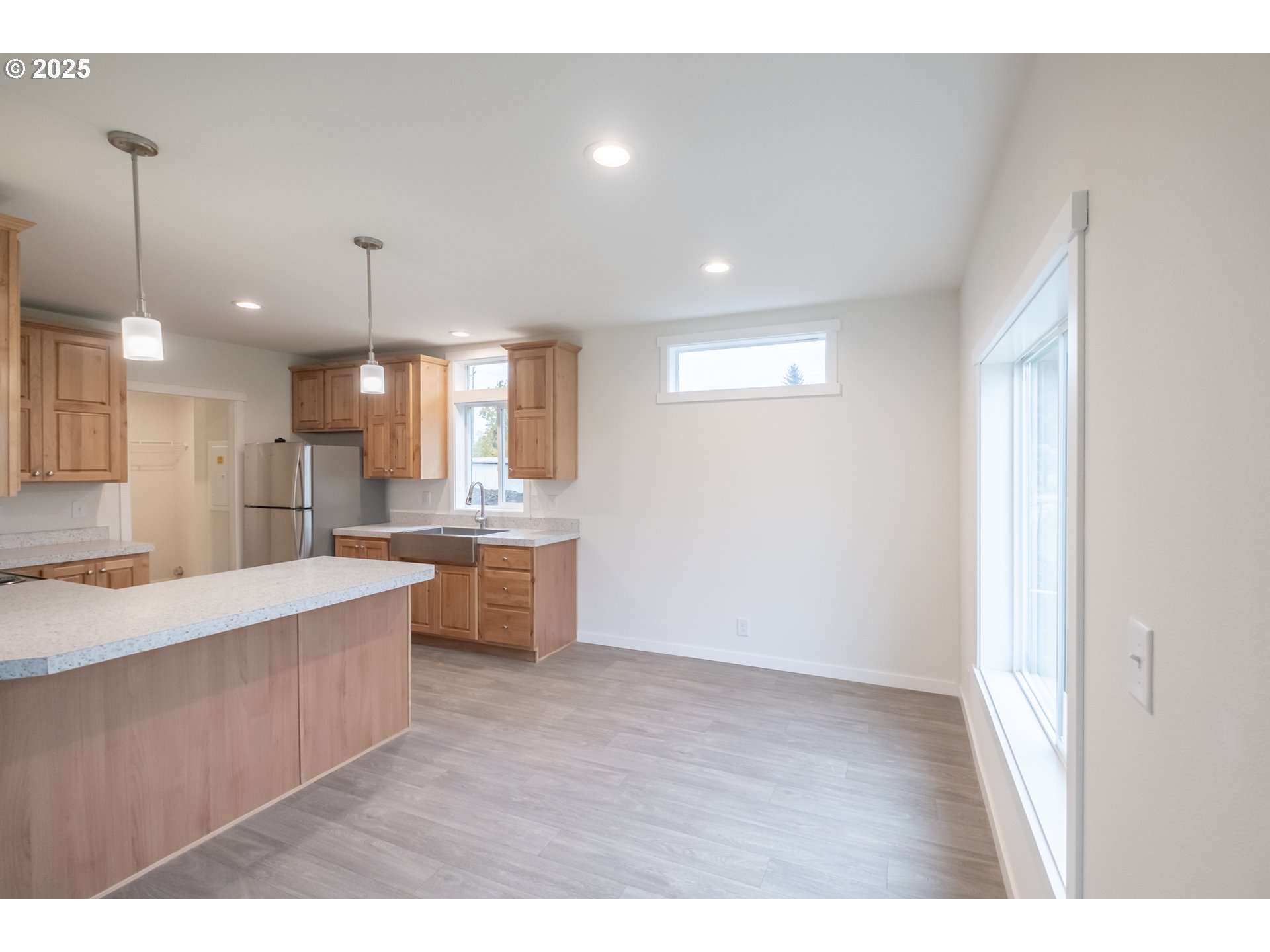 Salem, Oregon 97305, United States, 3 Bedrooms Bedrooms, ,2 BathroomsBathrooms,Residential,Active,229986