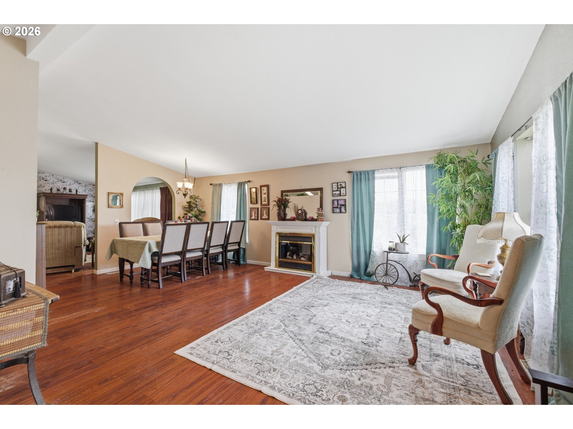 2120 ROBINS LN SE 26