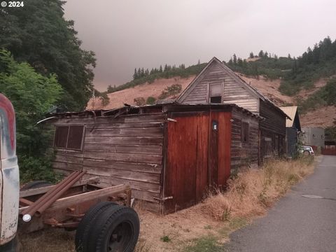 A home in Klickitat