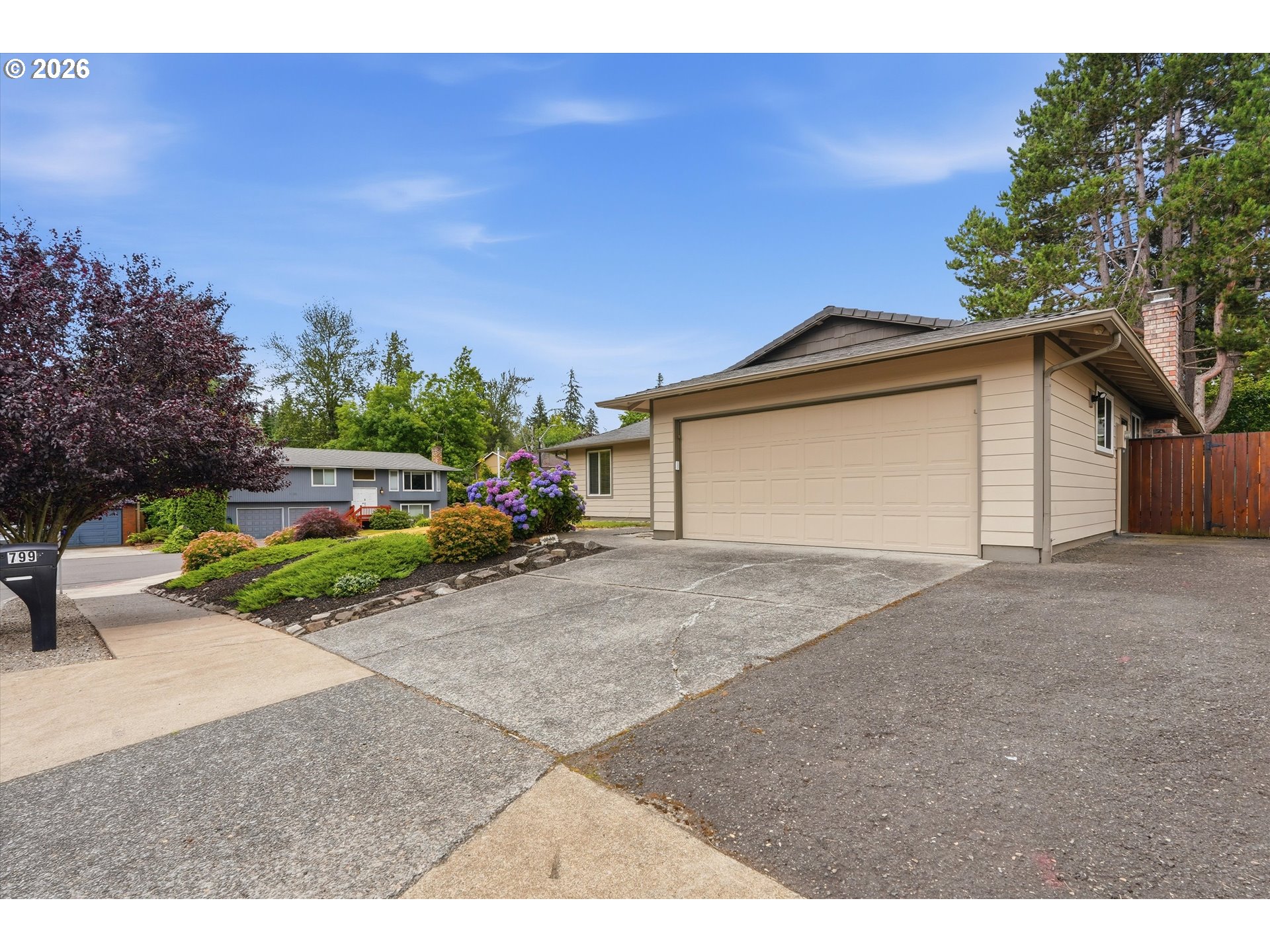 799 SW ORCHARD PL