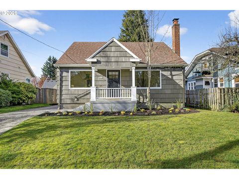 4313 NE HAZELFERN PL Portland OR 97213