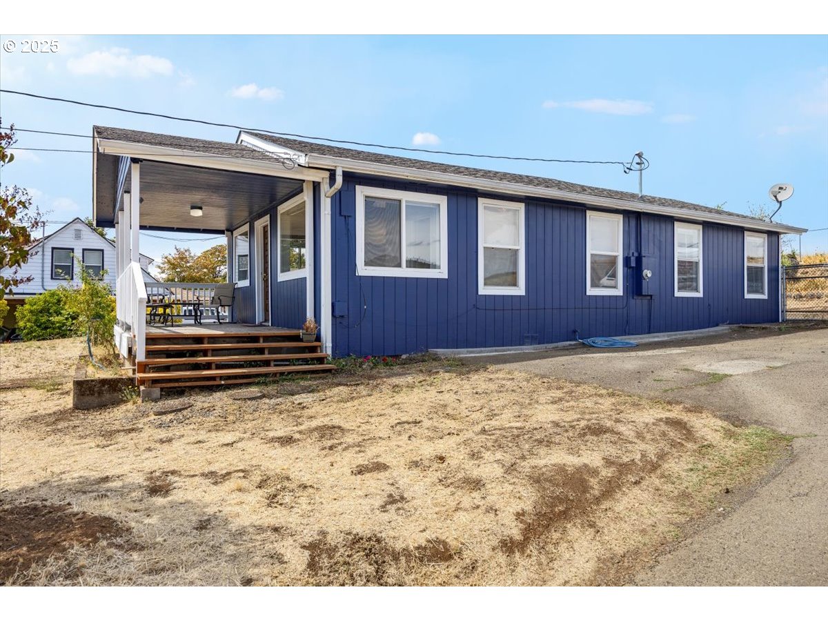 274 NW MELOY AVE