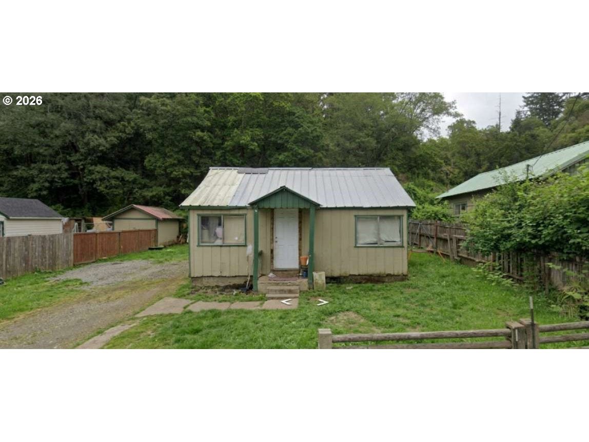 177 SE PETE AVE