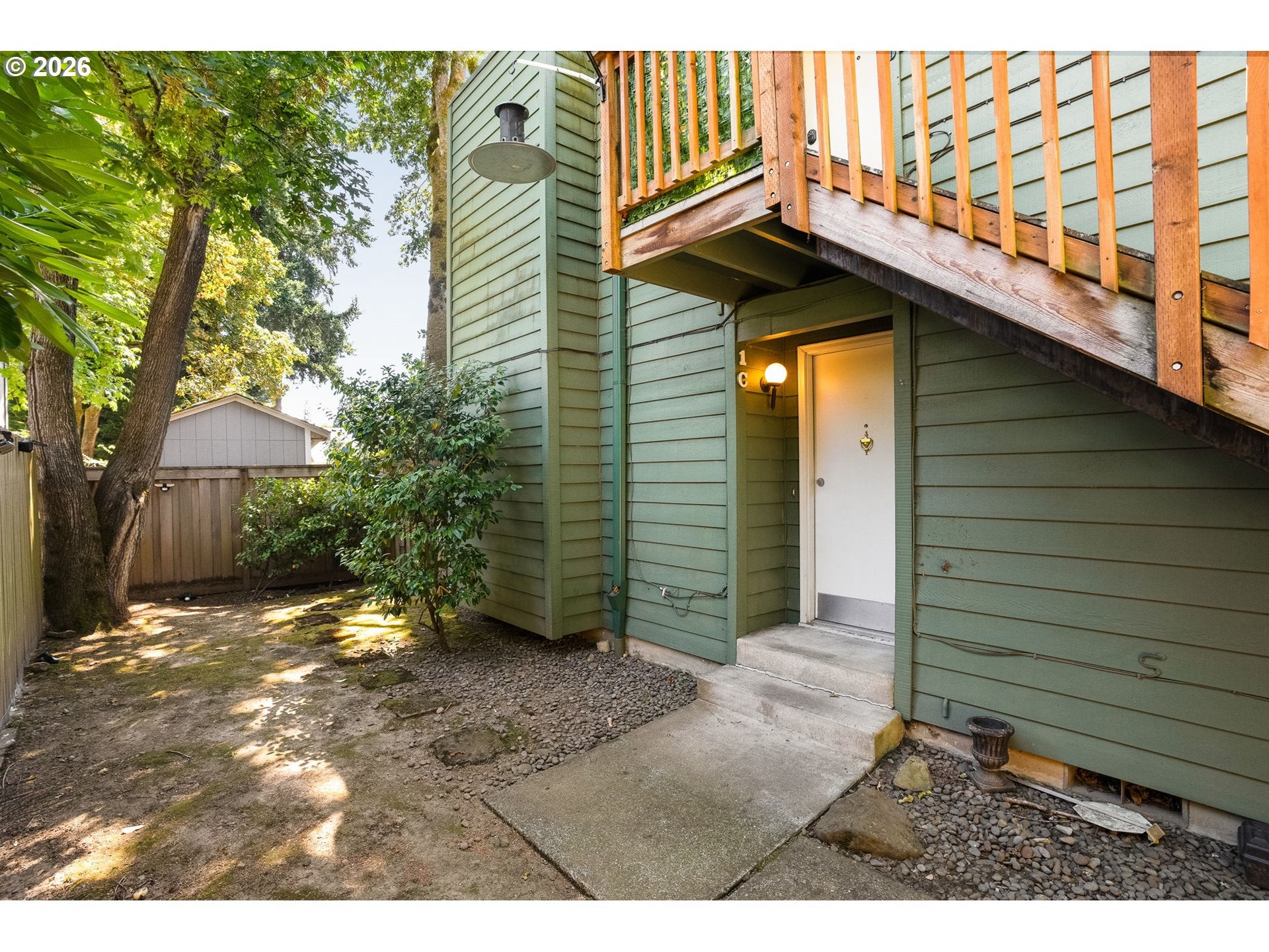 3930 LAKE GROVE AVE C1