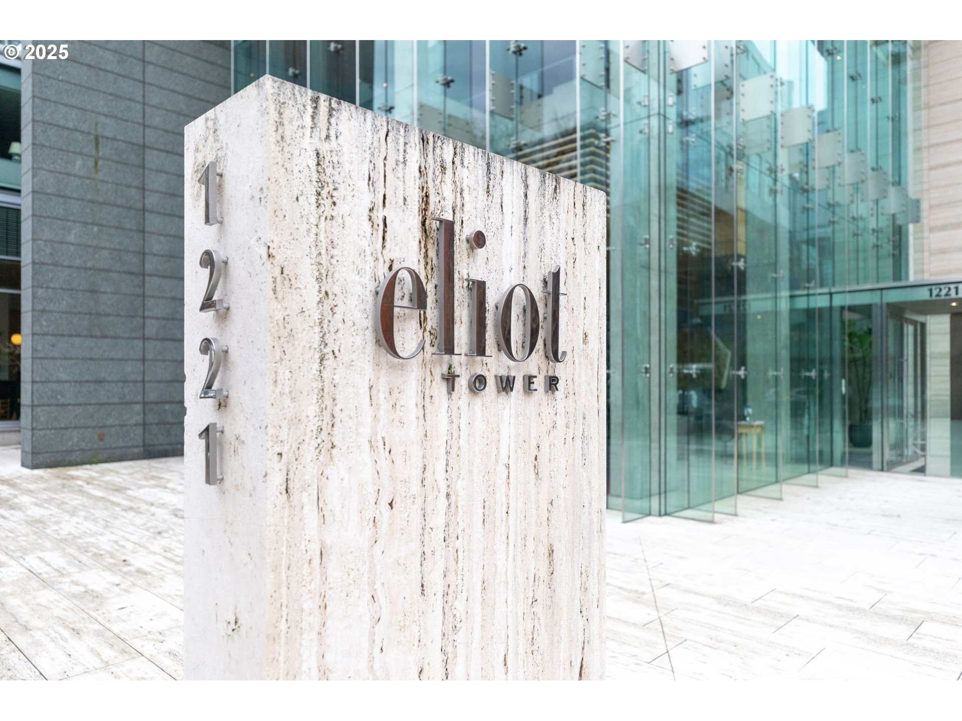 1221 SW 10TH AVE 809