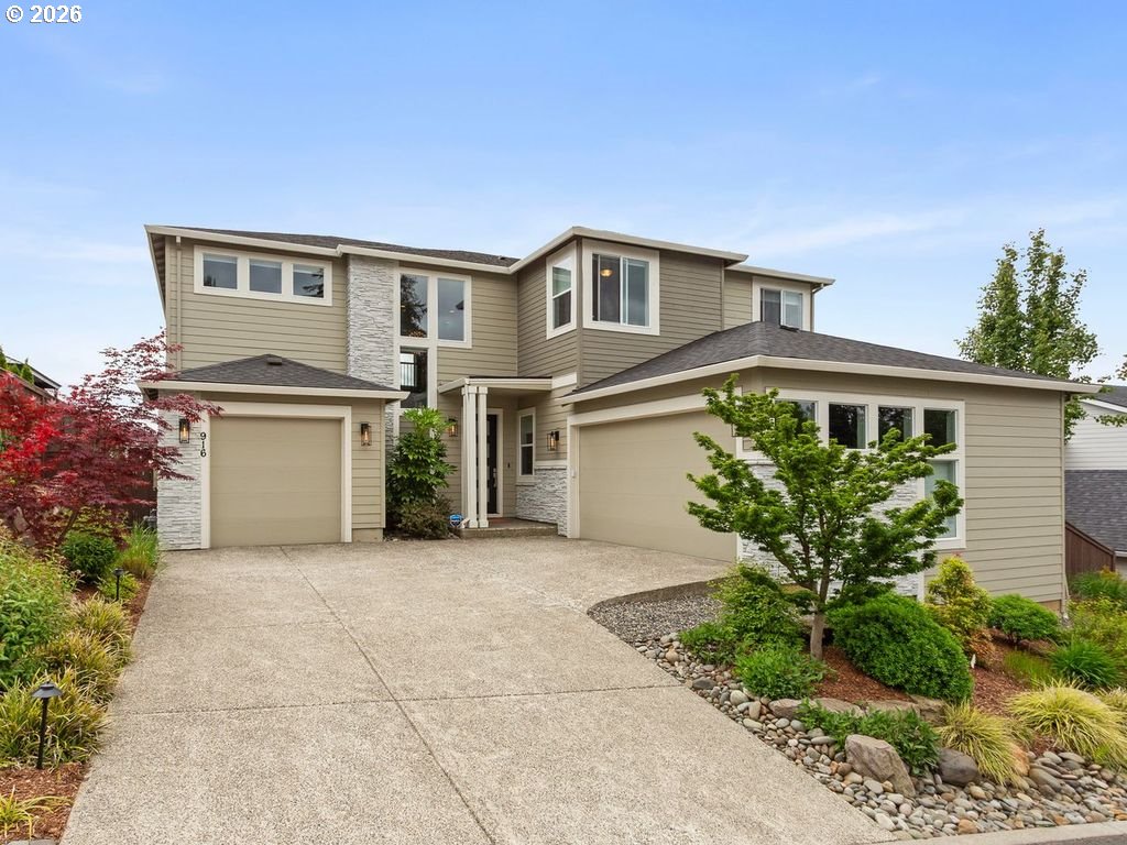 916 W MAGNOLIA LOOP