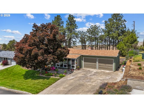 Photo of 1321 NW King Ave, Pendleton, OR 97801 (MLS # 155616310)