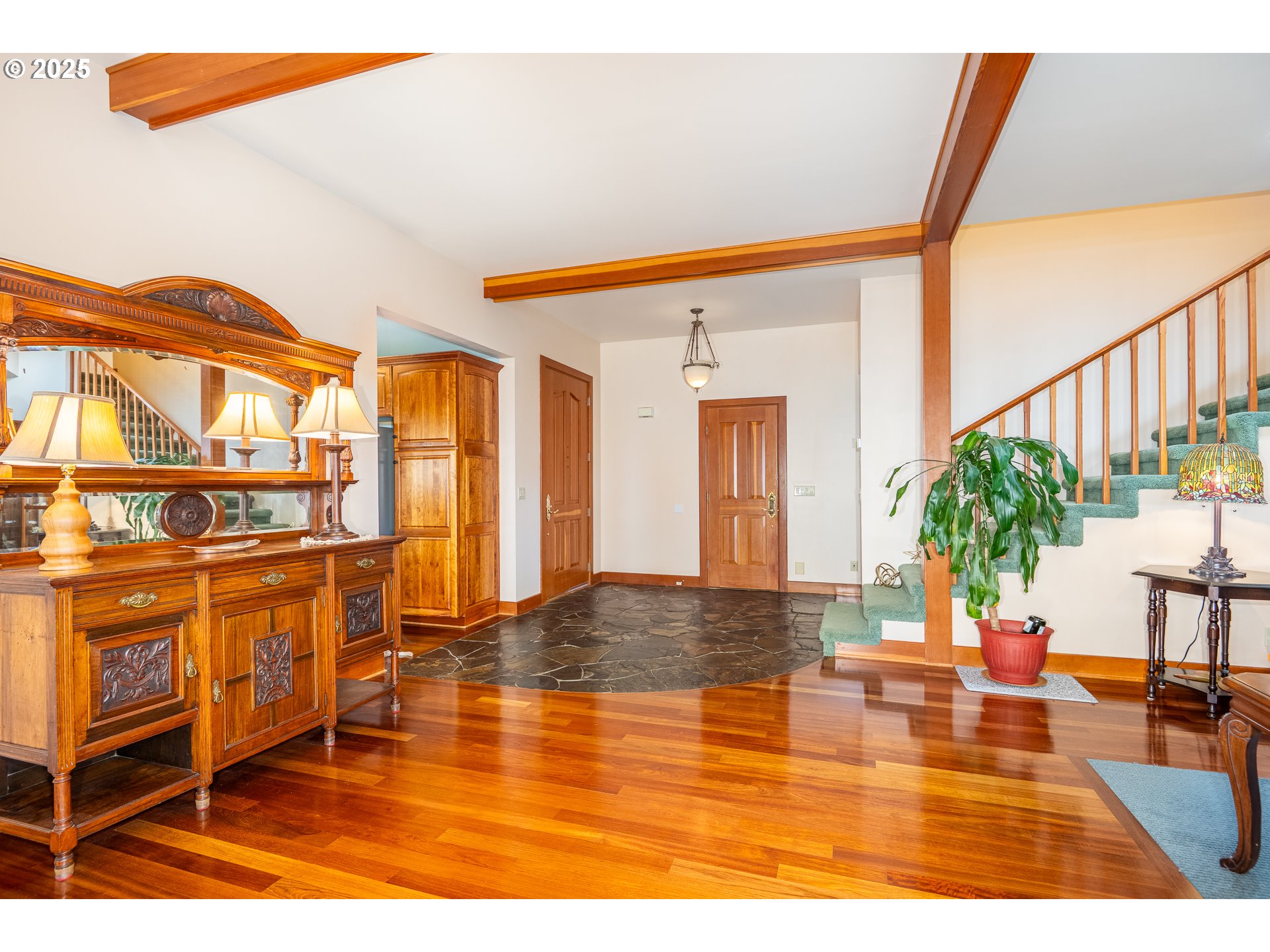 1055 NW ESTATE DR