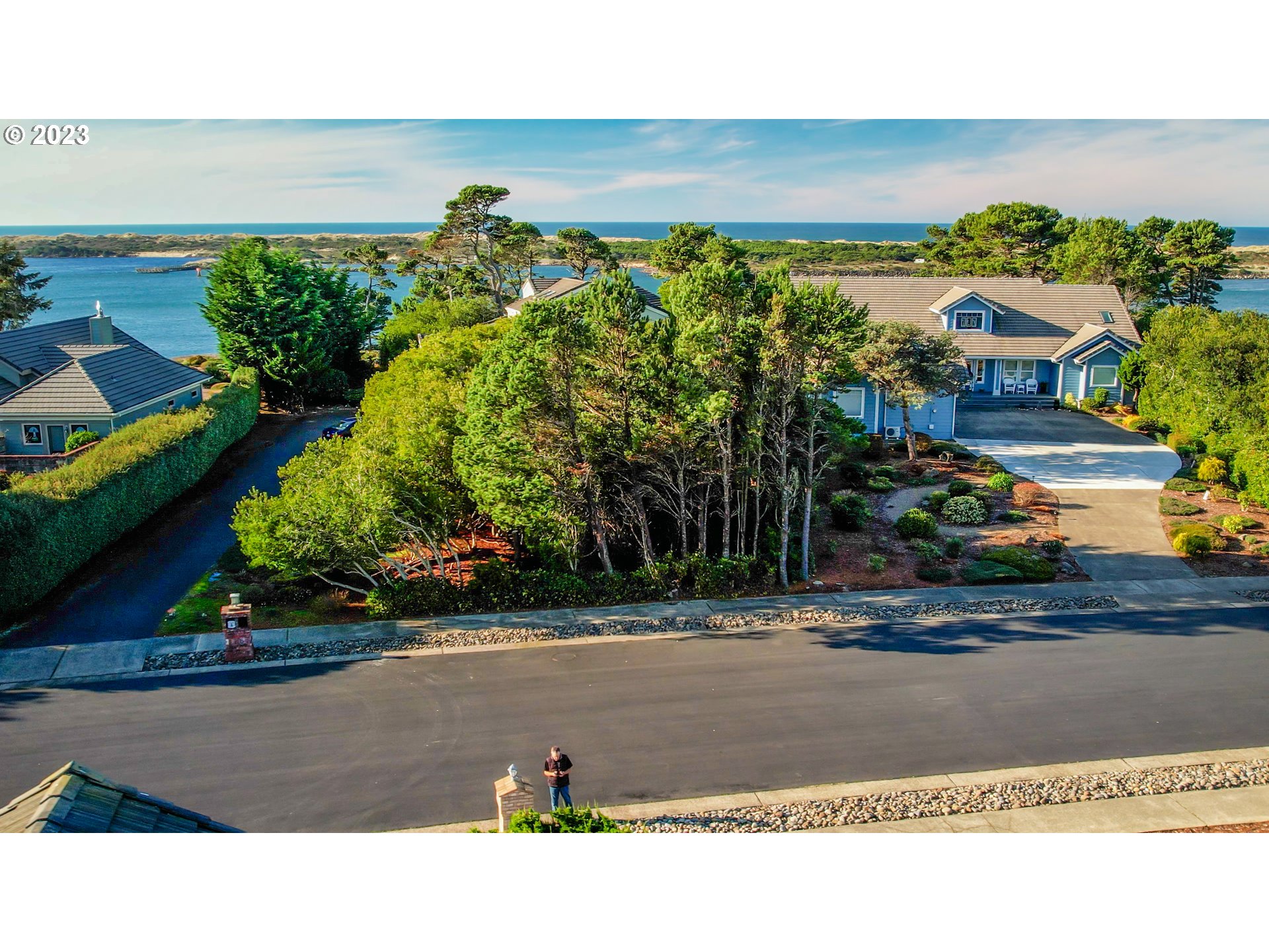 128 SHORELINE DR