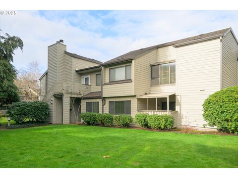 2062 LAKE ISLE DR Eugene OR 97401