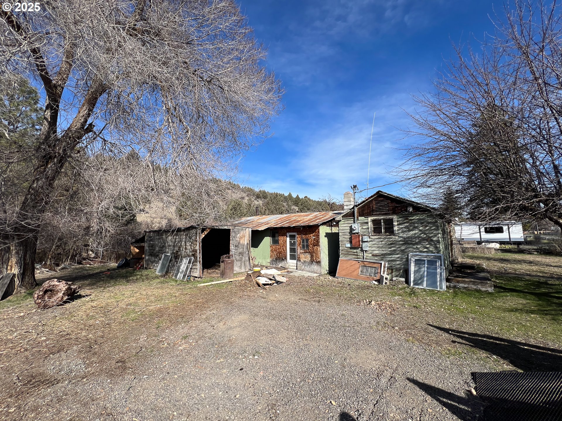 182 N COZART AVE