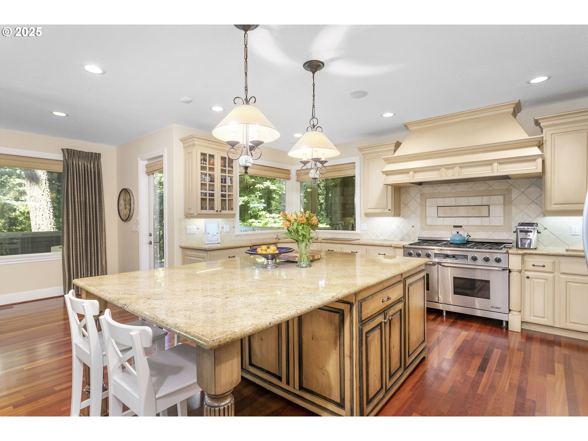 17677 WESTVIEW DR