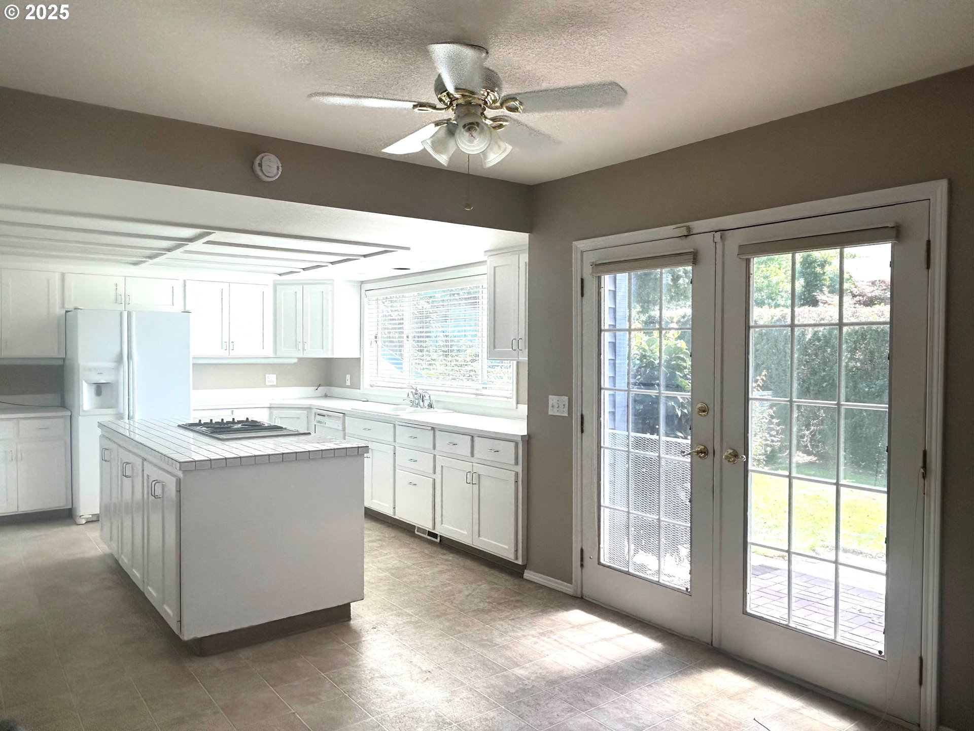 325 N PEACOCK CT