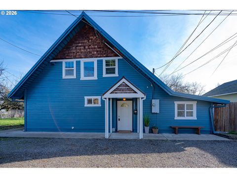 1673 OLIVE ALY Eugene OR 97401