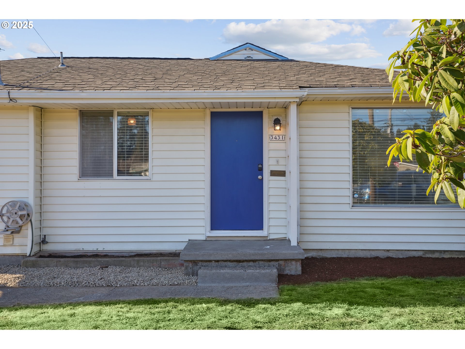 3431 NE FREMONT DR