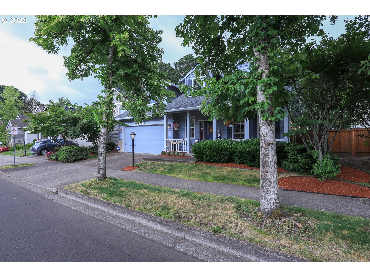 2619 NE CHARLOIS DR